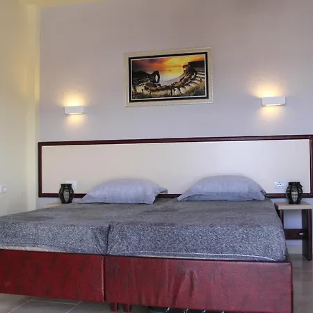 Ronaldo Hotel *