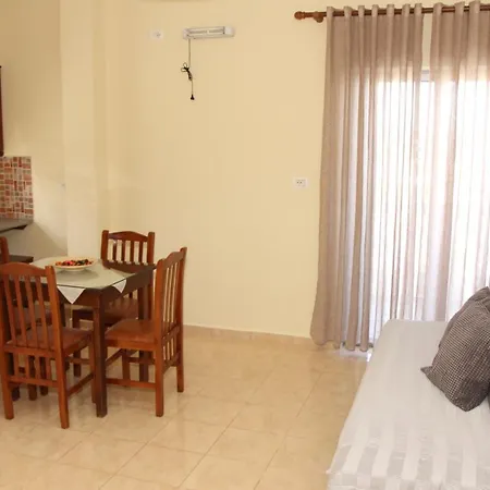 Ronaldo Hotel *